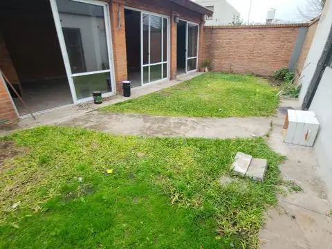 Casa en Alquiler con 1 cochera