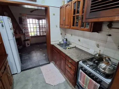 Casa 4 ambientes con 2 baños
