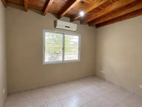 Casa en Alquiler con 1 cochera