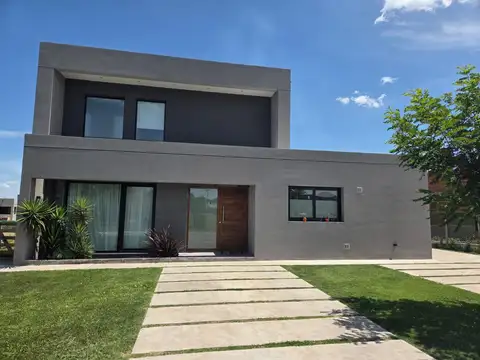 CASA EN ALQUILER   BARRIO PRIVADO ARENAS CHICO