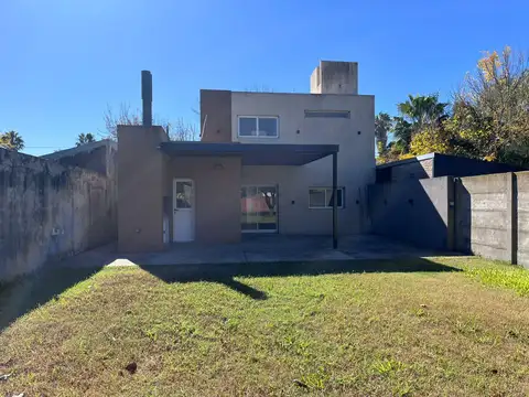Casa en Venta con 2 cocheras