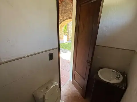 Casa en Alquiler con 3 cocheras