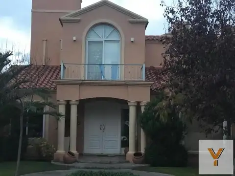 Casa en venta - 5 Dormitorios 7 Baños - Mendoza