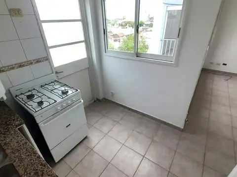 Departamento en Alquiler en Monte Castro, $ 600.000