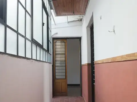 PH de 5 ambientes c/ galería y balcón corrido.