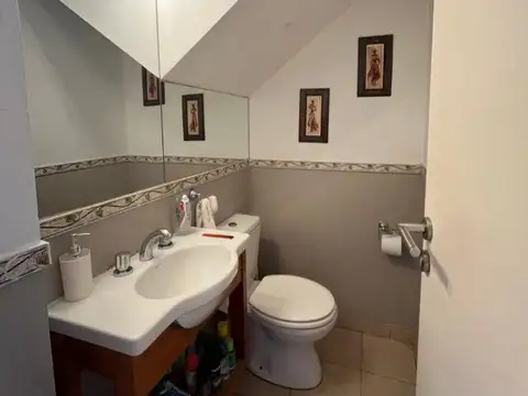 Casa 4 ambientes con 2 baños