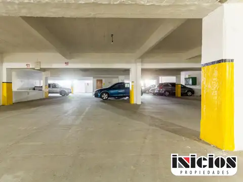 Cochera en pleno Centro - C924