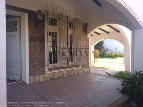 Preciosa Casa estilo Colonial en Marcos Paz Centro!