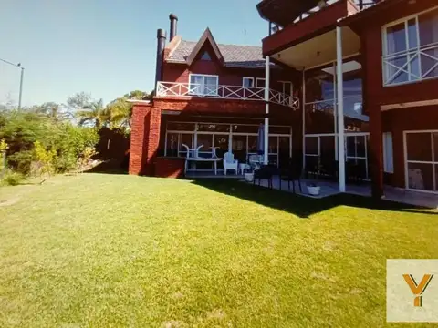Casa en venta - 5 Dormitorios 4 Baños - 480Mts2 - Canning