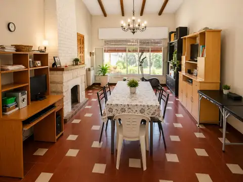 Casa 5 ambientes con 2 baños