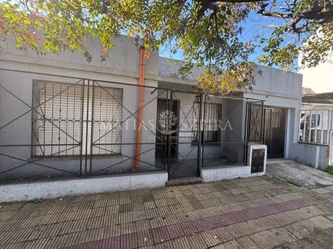 Casa en Venta 4 ambiente, Moron - Apto Credito