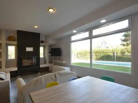 Casa 5 ambientes con 4 baños