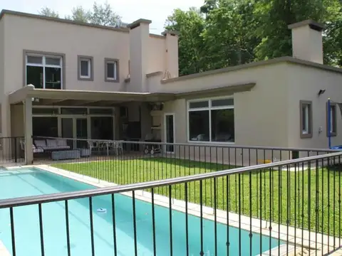 Casa Impecable Unica en Barrio Nogales casi Praderas