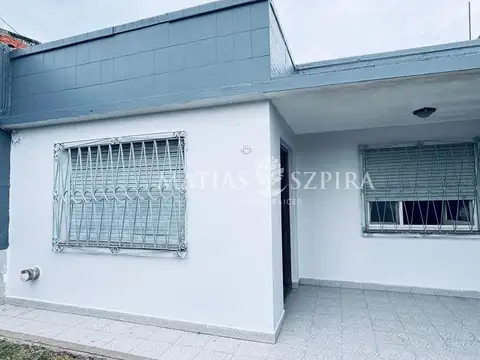 VENTA CASA 3 AMBIENTES EN CASTELAR