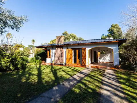 Casa con gran parque en Barrio La Armonía