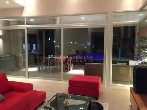 Casa en Venta con 6 cocheras