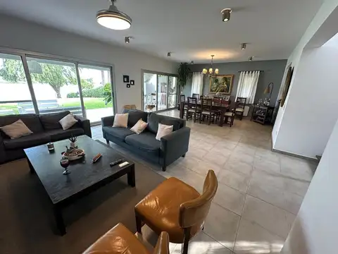 casa a la laguna central san isidro labrador