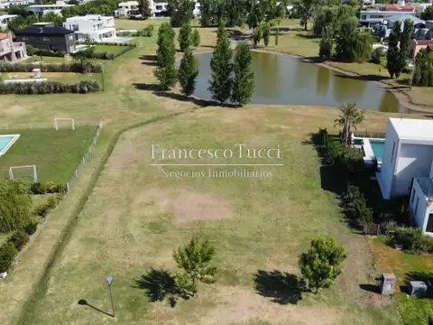 Terreno en venta lote central con fondo a la laguna Terravista