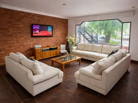 Casa 5 ambientes con 3 baños