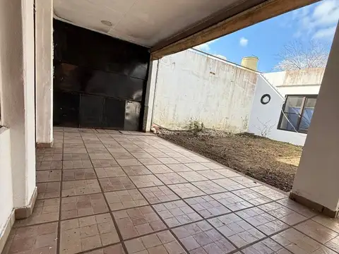 Casa 5 ambientes en venta en ezpeleta, quilmes
