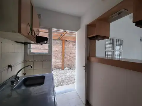Depto Tipo Casa en Alquiler con 1 cocheras
