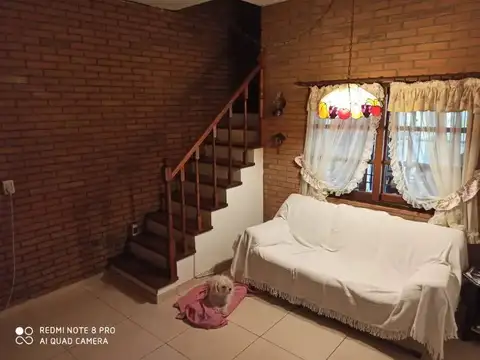 Casa 4 ambientes con 2 baños
