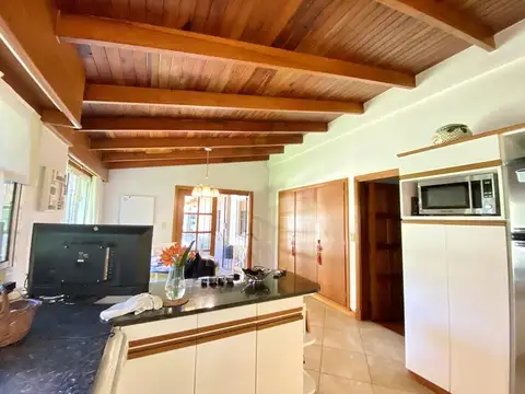 Casa en Alquiler con 1 cochera