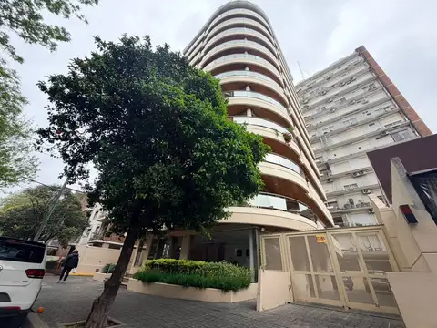 Piso en Alquiler en Martínez | 3 Dormitorios | Suite | Balcón Perimetral con Parrilla| Cochera y Baulera