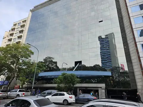 Imponente oficina corporativa de 600 m2 en PB con local a la calle, amoblada. Edificio de categoría
