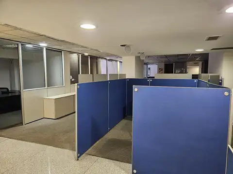 Oficina en Alquiler con 4 cocheras