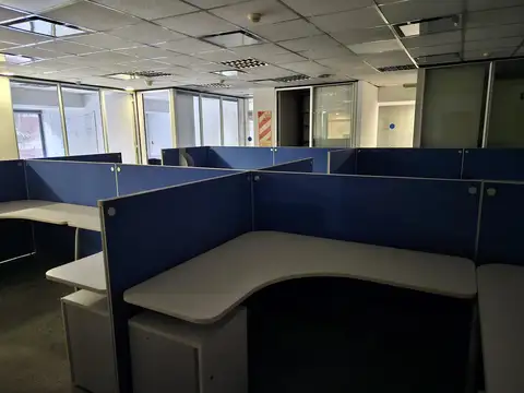 Imponente oficina corporativa de 600 m2 en PB con local a la calle, amoblada. Edificio de categoría