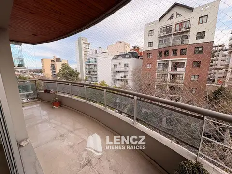 VENTA Moderno Departamento 3 Ambientes en Zona Plaza Conesa, Quilmes. Con cochera