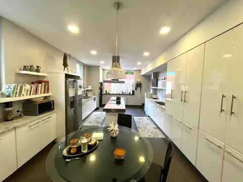 Casa 7 ambientes con 6 baños