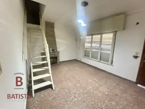 Casa 6 ambientes con 2 baños