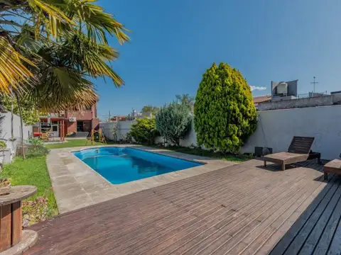 Casa en Venta con 3 cocheras