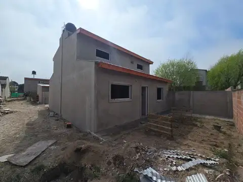 Casa 4 ambientes con 1 baño