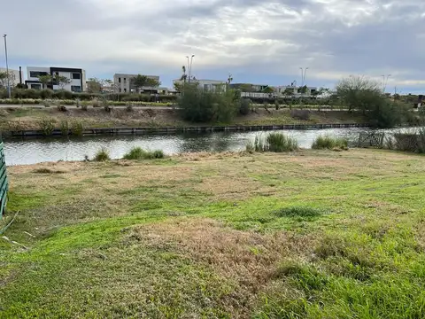 Lote en Barrio Marinas, Puertos del Lago OPORTUNIDAD!