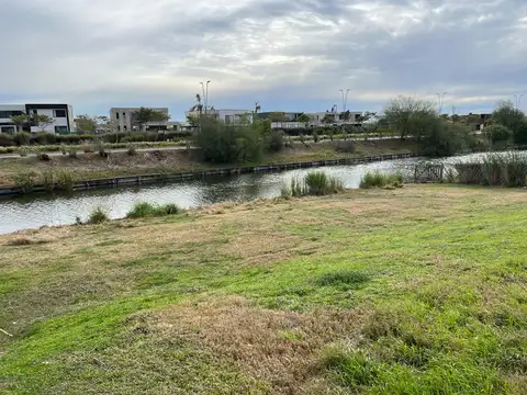 Lote en Barrio Marinas, Puertos del Lago OPORTUNIDAD!