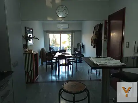 Casa 7 ambientes con 2 baños