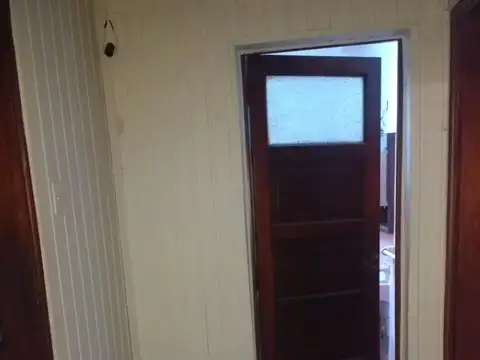 CASA DE 3 AMB. SOBRE AVENIDA 