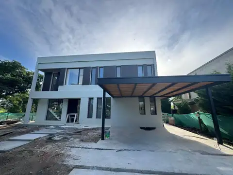 CASA A LA VENTA EN EL CANTON A LA LAGUNA