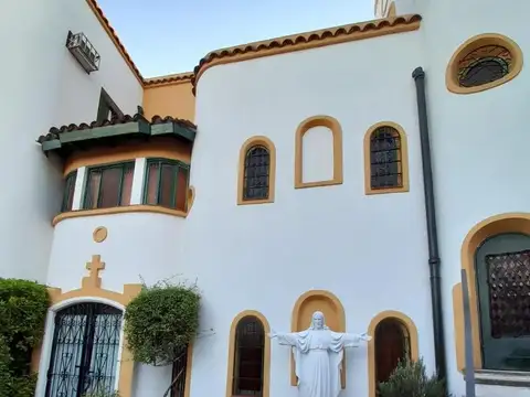 Venta - Edificio Comercial de Estilo Colonial en Pilar Centro