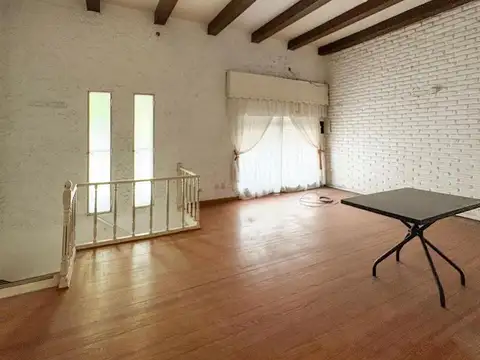 CASA 4 AMBIENTES, EN LOTE PROPIO CON FONDO HABITABLE