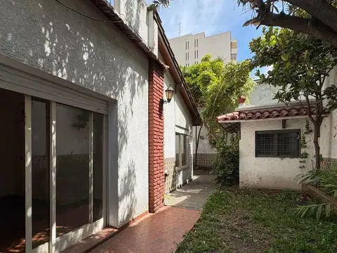 CASA 4 AMBIENTES, EN LOTE PROPIO CON FONDO HABITABLE