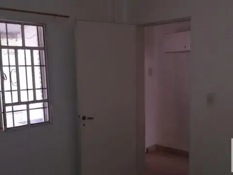 Casa 5 ambientes con 1 baño