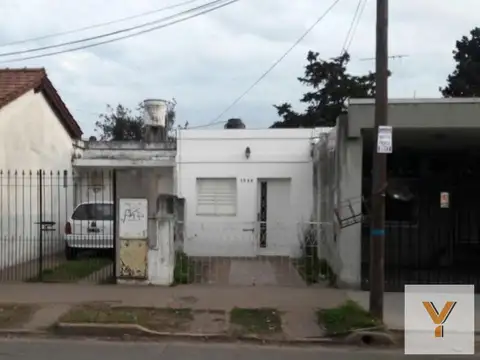 Casa en venta - 2 Dormitorios 2 Baños - 275mts2 - Moreno