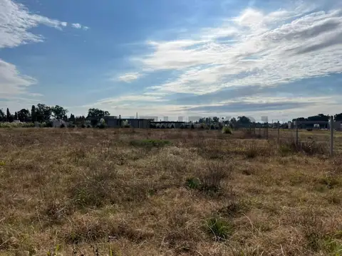 Venta Lote en esquina con escritura en Barrio cerrado La Cañada