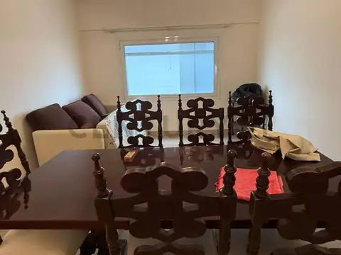 Granaderos 100, Piso 0