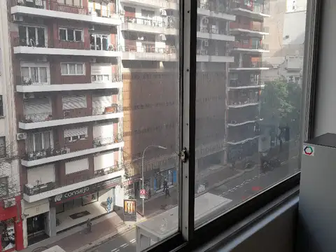 OFICINA AL FRENTE EN ALQUILER AV. CORDOBA 1500 ZONA TRIBUNALES