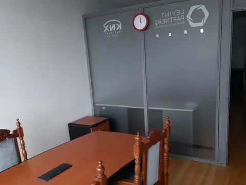 OFICINA AL FRENTE EN ALQUILER AV. CORDOBA 1500 ZONA TRIBUNALES